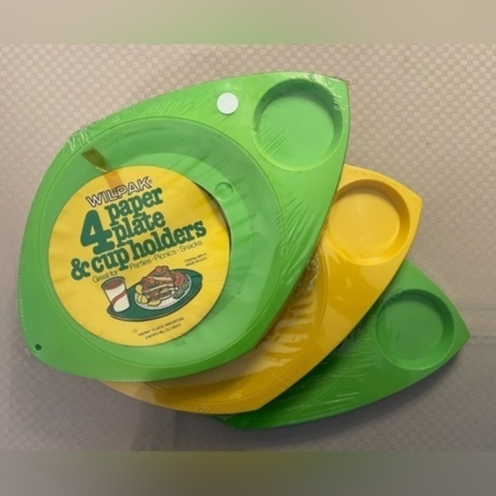 Wil-Pak vintage new old stock plastic plate & cup holders. 3 sets of 4 each NWT.